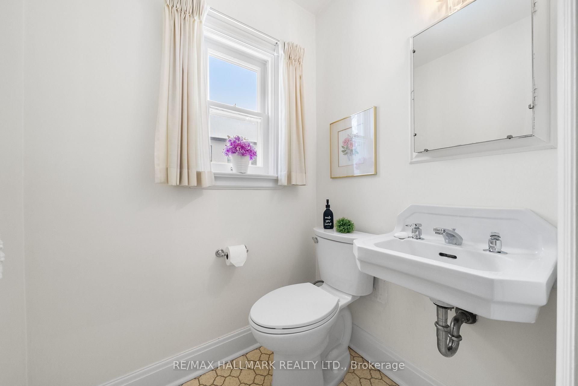 Photo 18 of 55 Sandringham Drive, Toronto, Bedford Park-Nortown — HOMEH