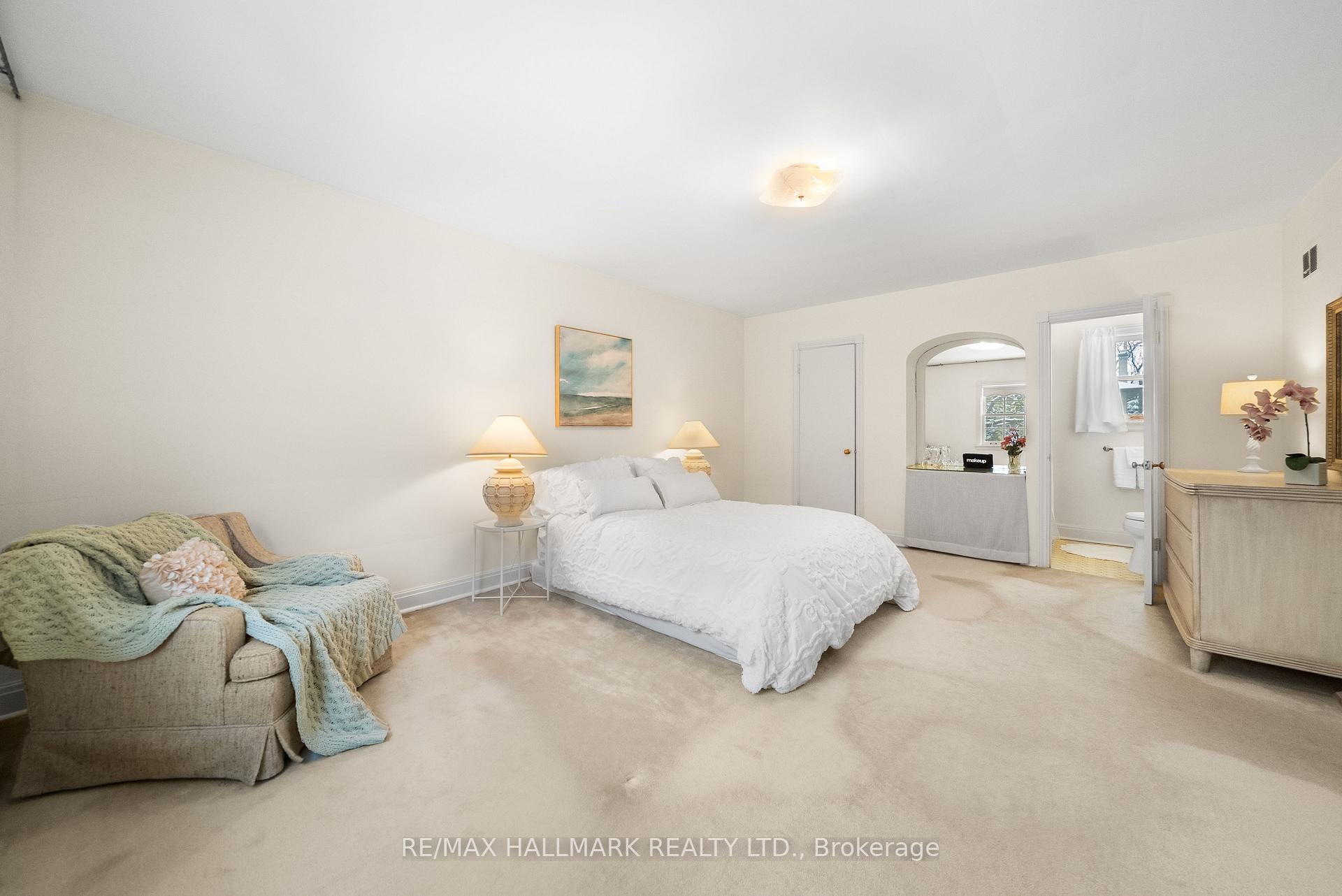 Photo 20 of 55 Sandringham Drive, Toronto, Bedford Park-Nortown — HOMEH