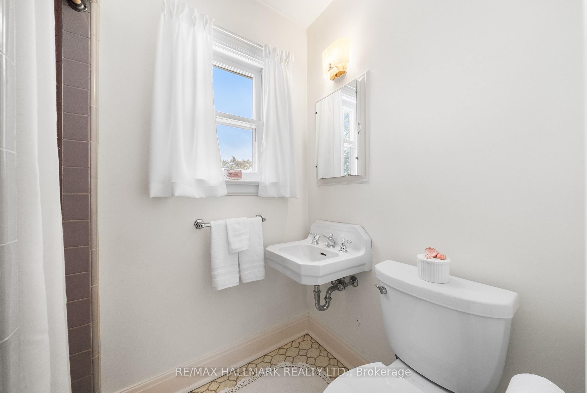 Photo 23 of 55 Sandringham Drive, Toronto, Bedford Park-Nortown — HOMEH