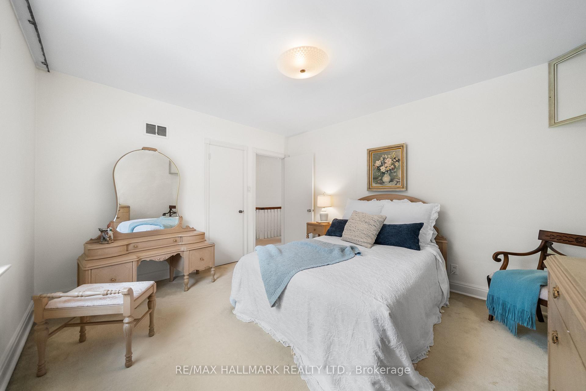 Photo 24 of 55 Sandringham Drive, Toronto, Bedford Park-Nortown — HOMEH