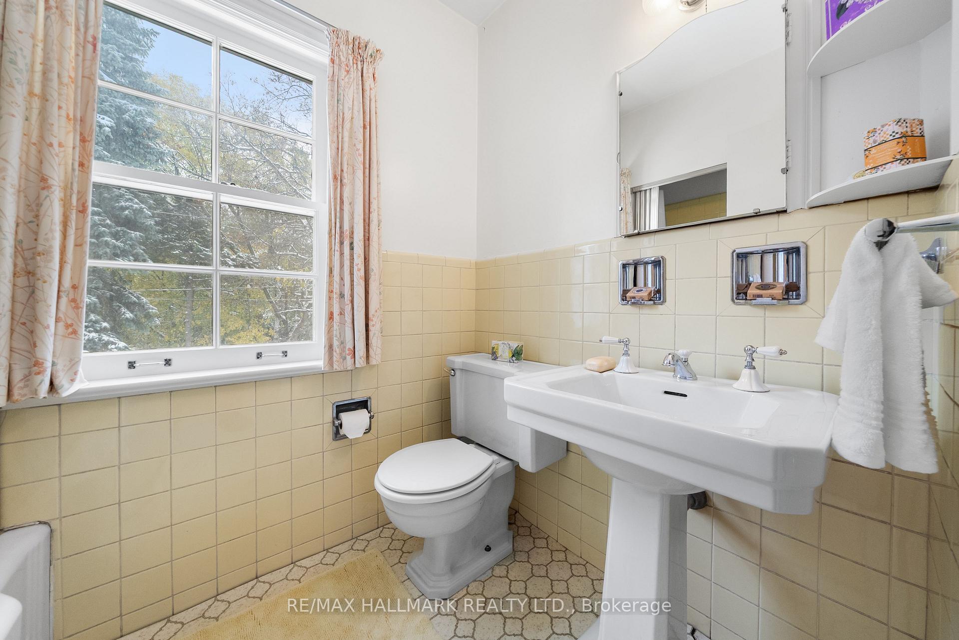 Photo 28 of 55 Sandringham Drive, Toronto, Bedford Park-Nortown — HOMEH
