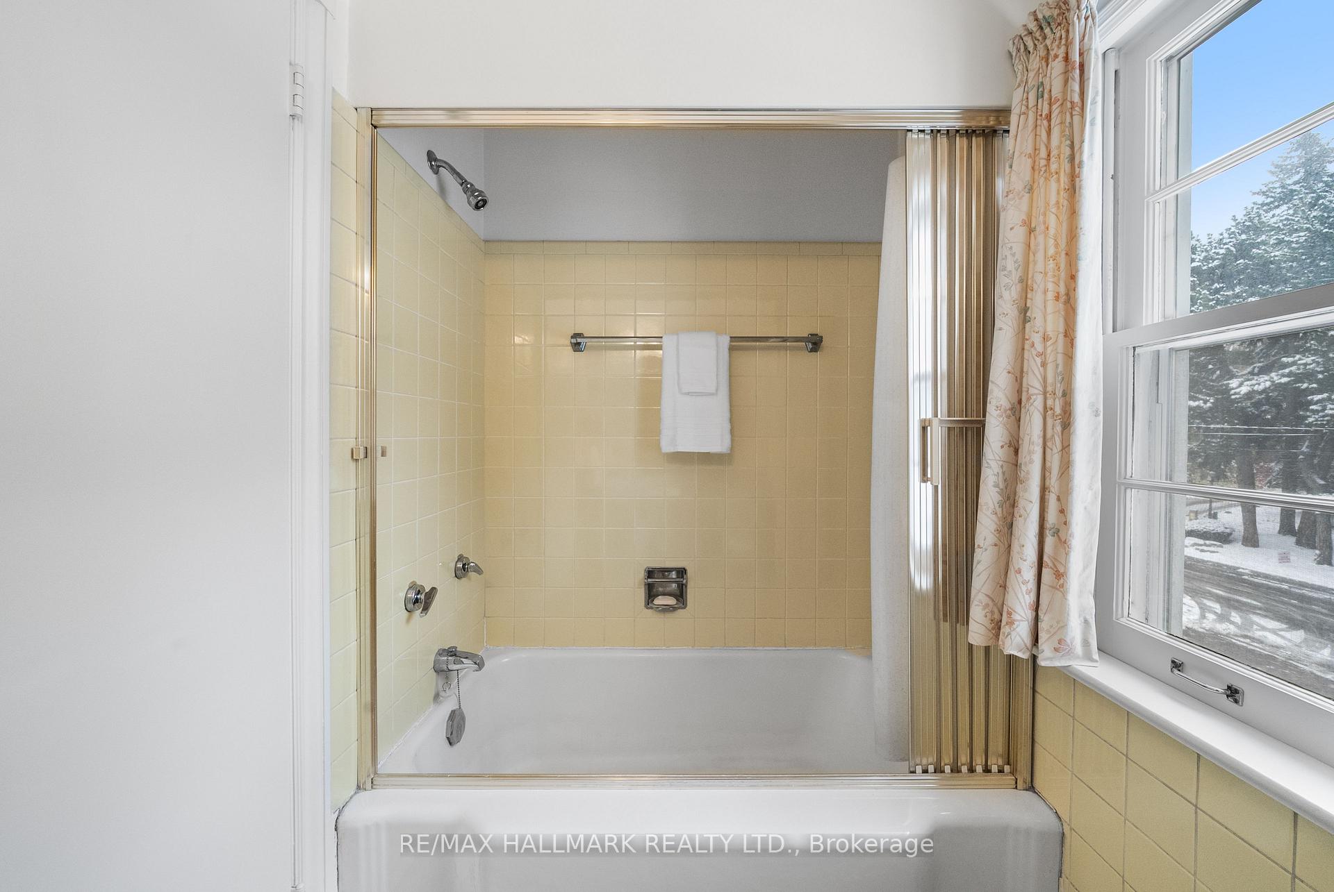 Photo 29 of 55 Sandringham Drive, Toronto, Bedford Park-Nortown — HOMEH