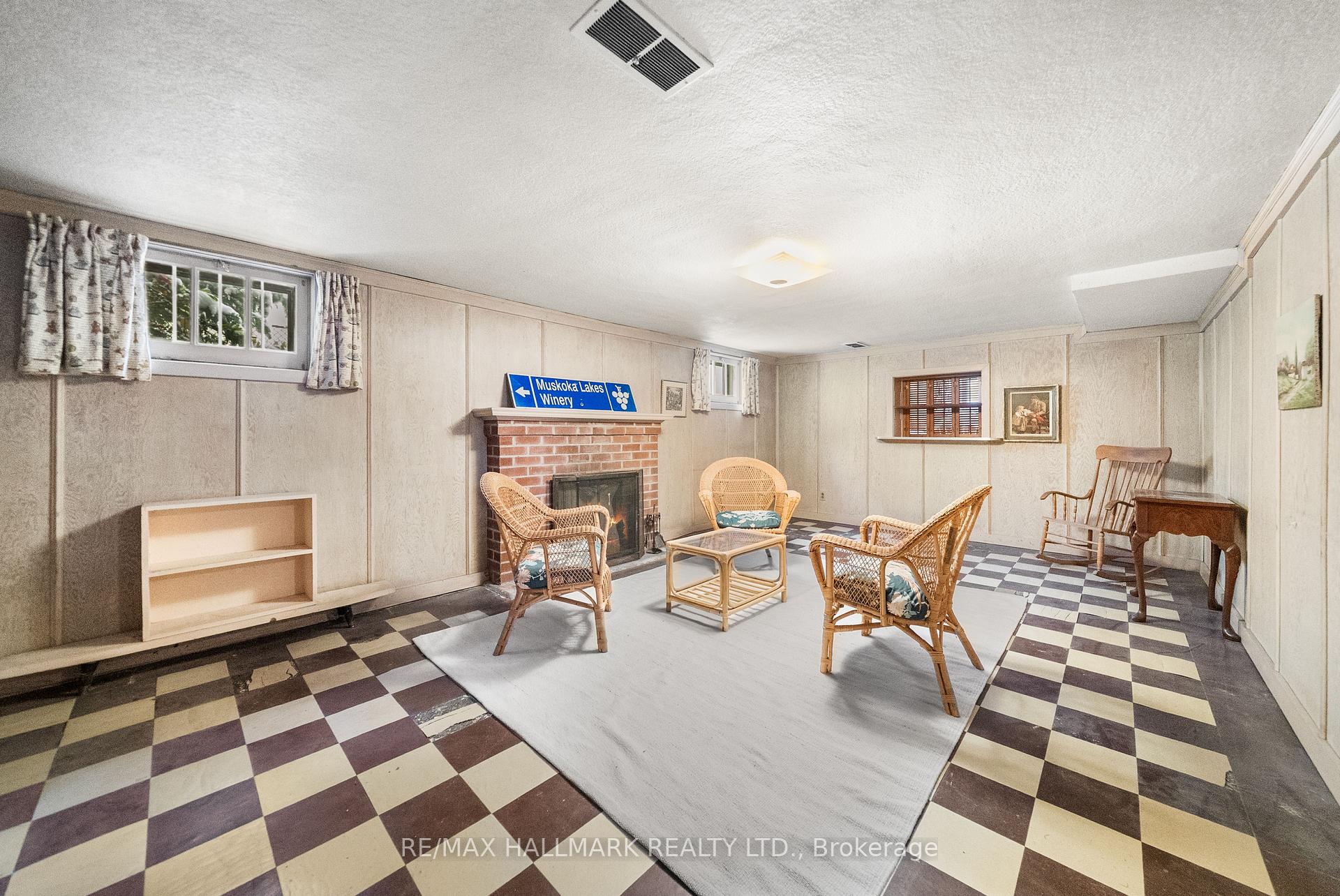 Photo 31 of 55 Sandringham Drive, Toronto, Bedford Park-Nortown — HOMEH