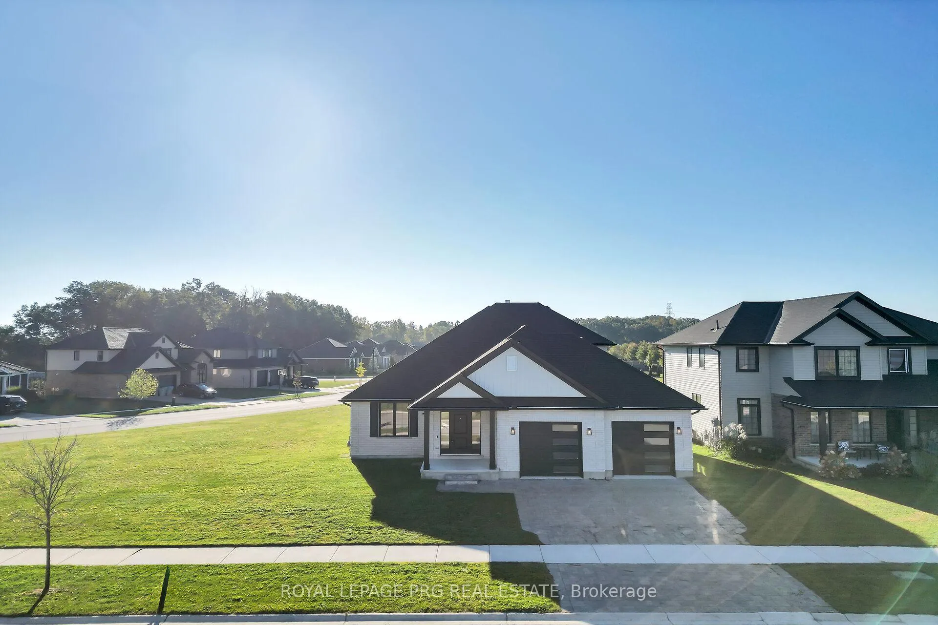 Photo 2 of 649 Tull Street, Strathroy-Caradoc, Rural Strathroy-Caradoc — HOMEH