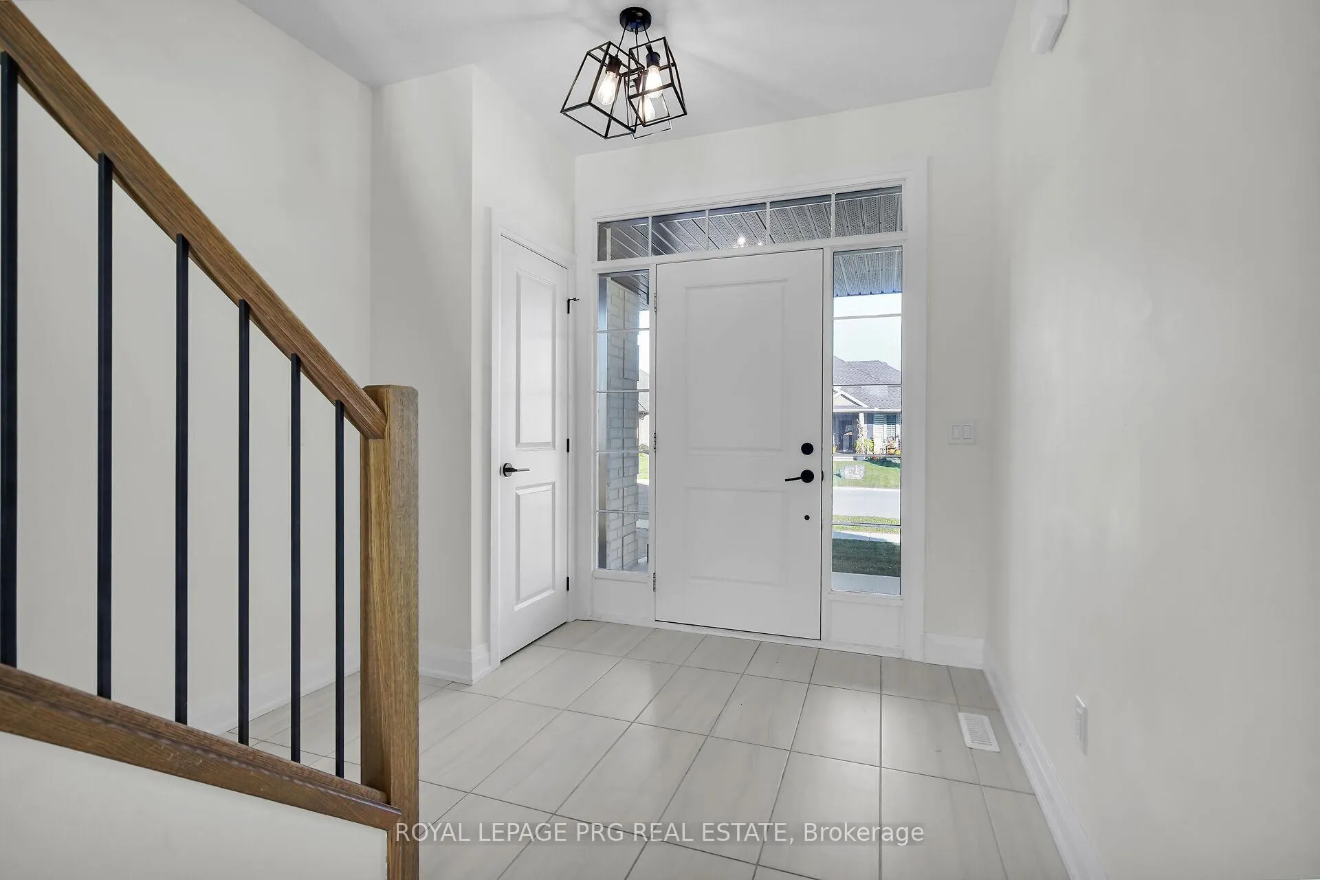 Photo 7 of 649 Tull Street, Strathroy-Caradoc, Rural Strathroy-Caradoc — HOMEH