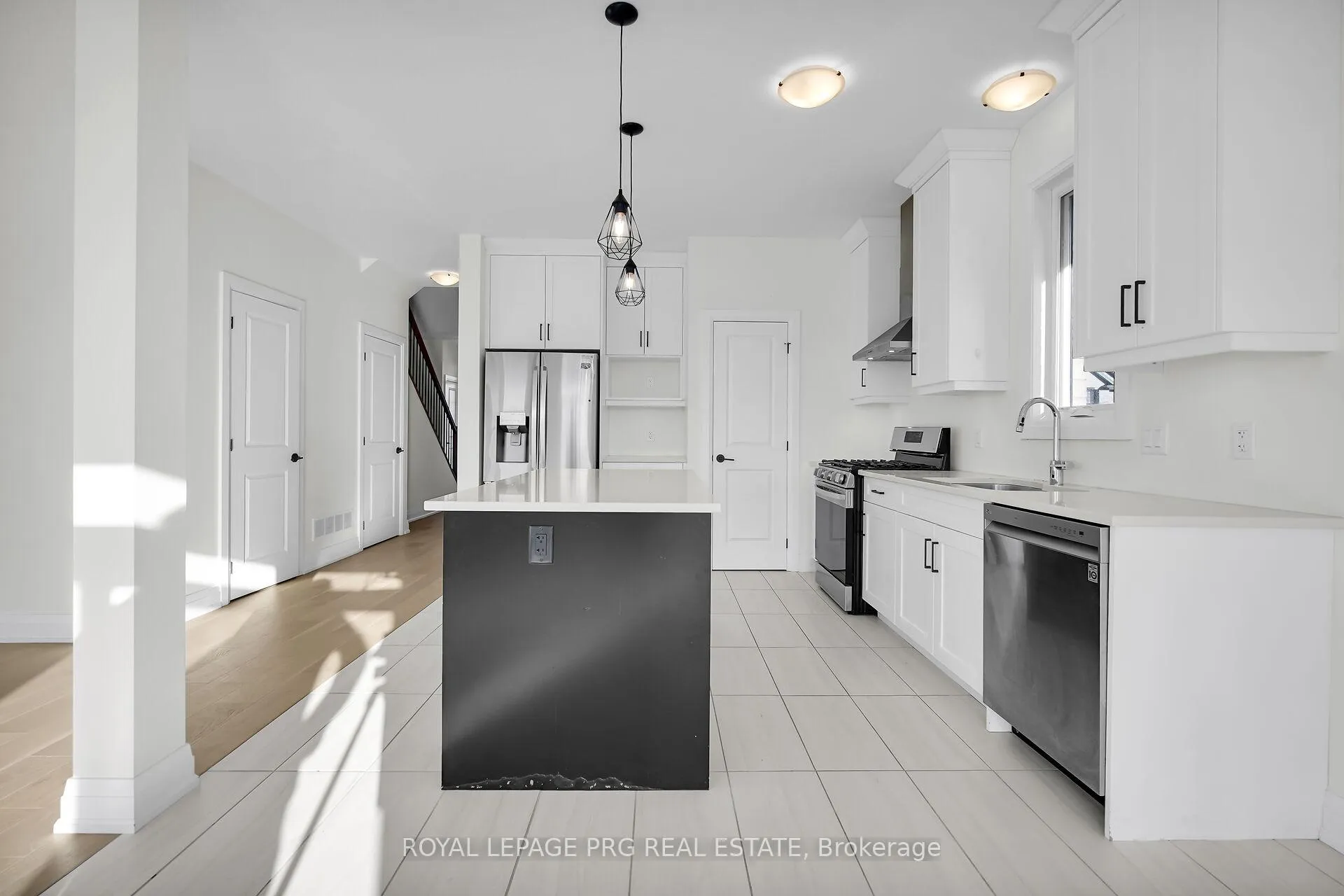 Photo 10 of 649 Tull Street, Strathroy-Caradoc, Rural Strathroy-Caradoc — HOMEH