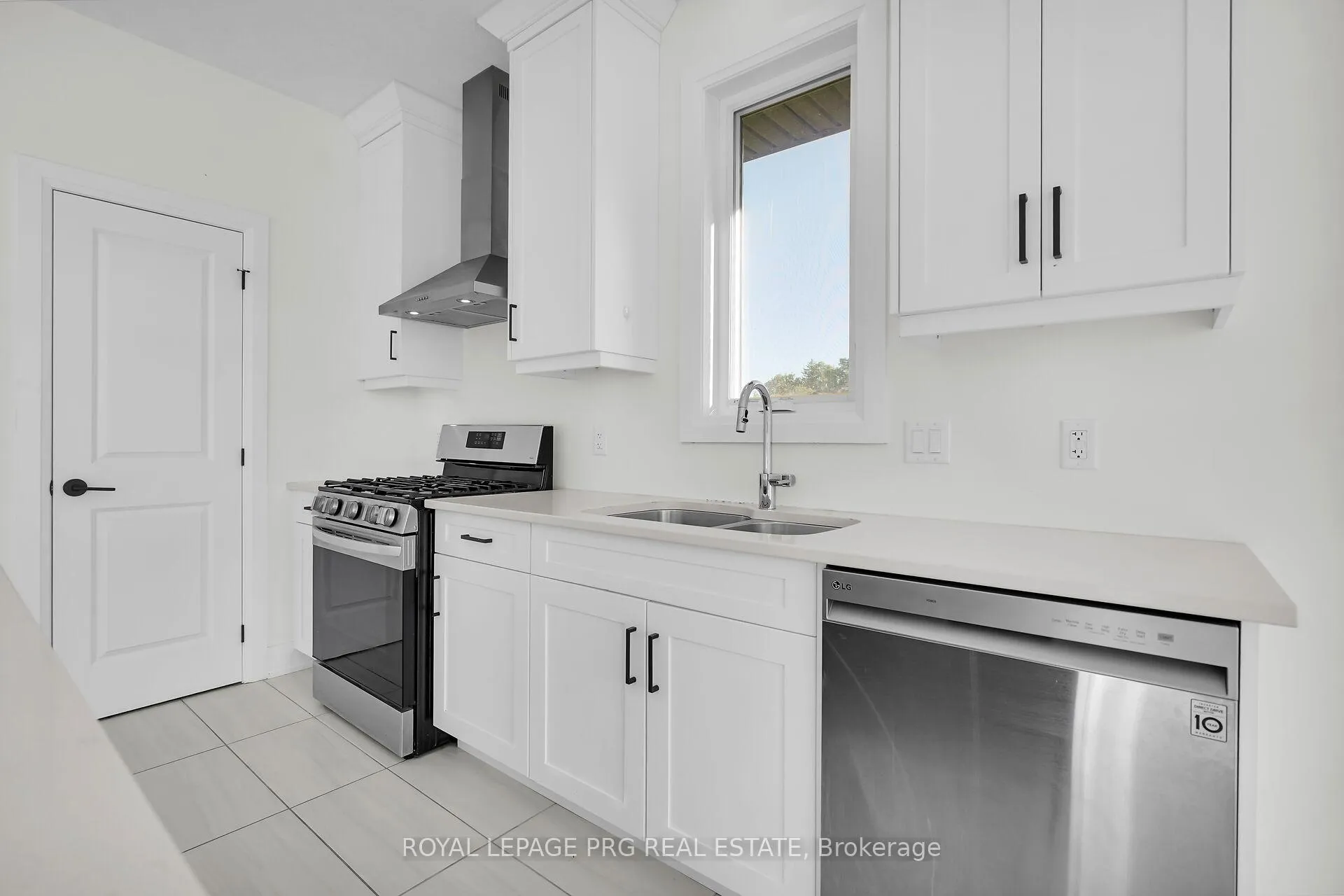 Photo 11 of 649 Tull Street, Strathroy-Caradoc, Rural Strathroy-Caradoc — HOMEH
