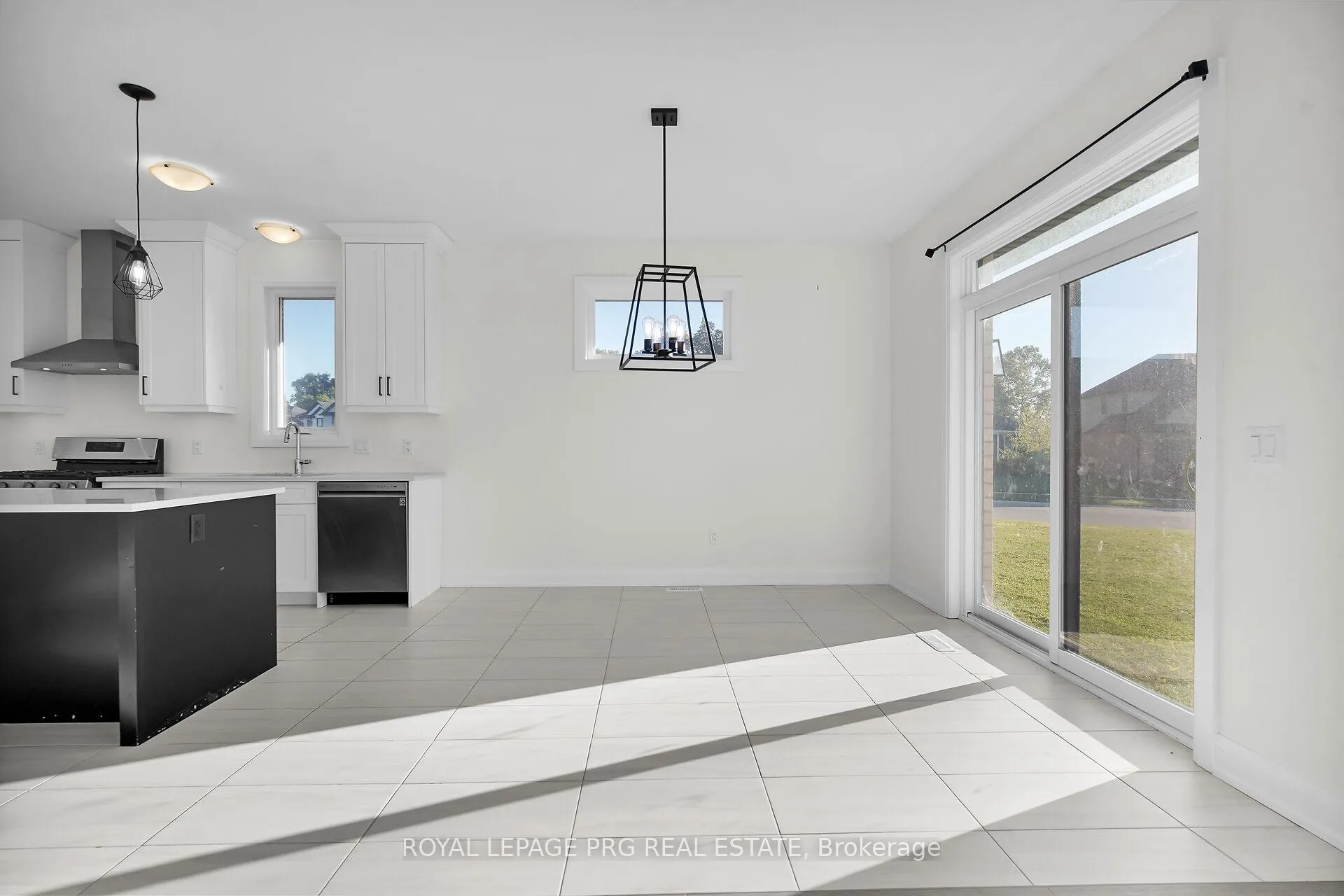 Photo 15 of 649 Tull Street, Strathroy-Caradoc, Rural Strathroy-Caradoc — HOMEH
