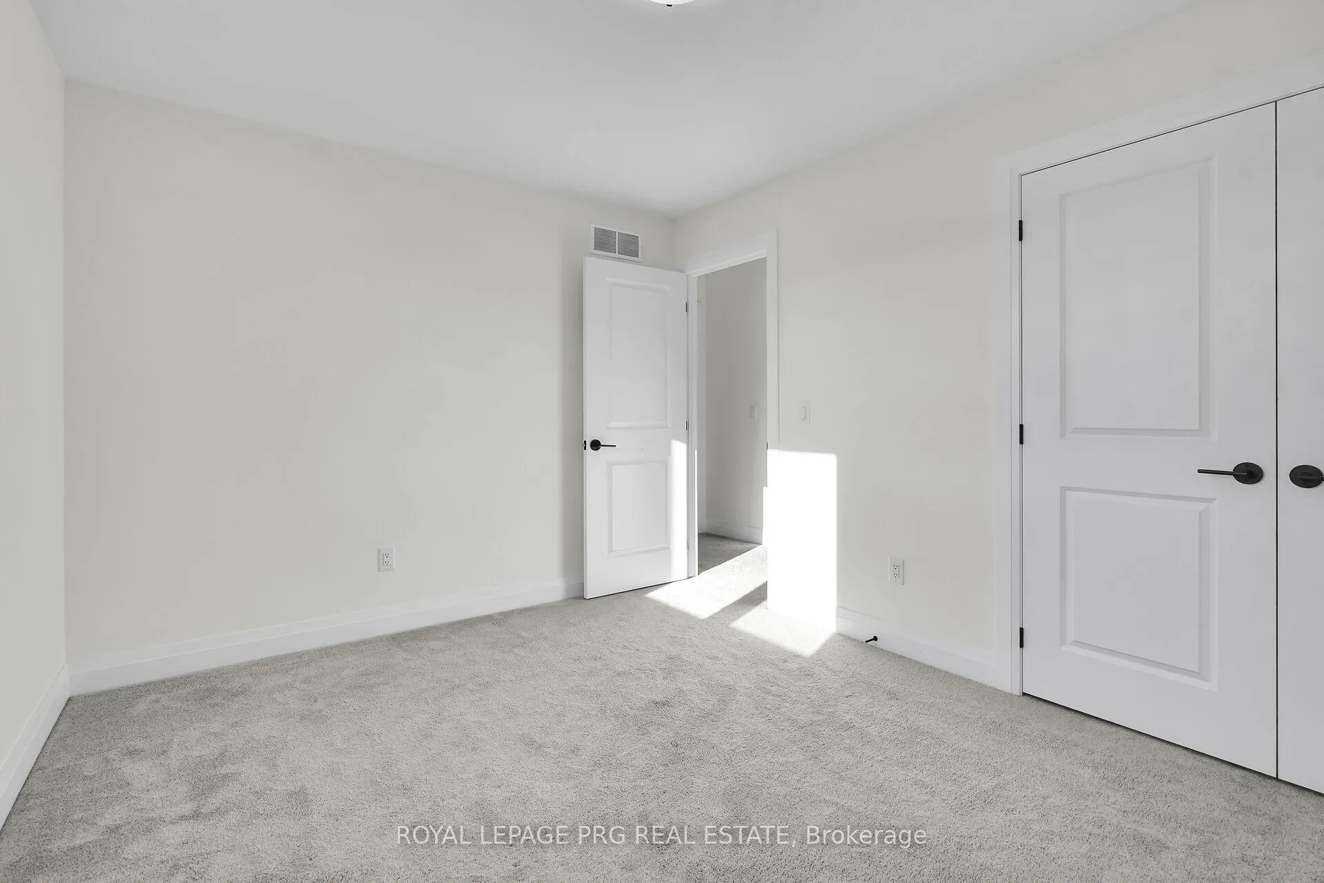 Photo 35 of 649 Tull Street, Strathroy-Caradoc, Rural Strathroy-Caradoc — HOMEH