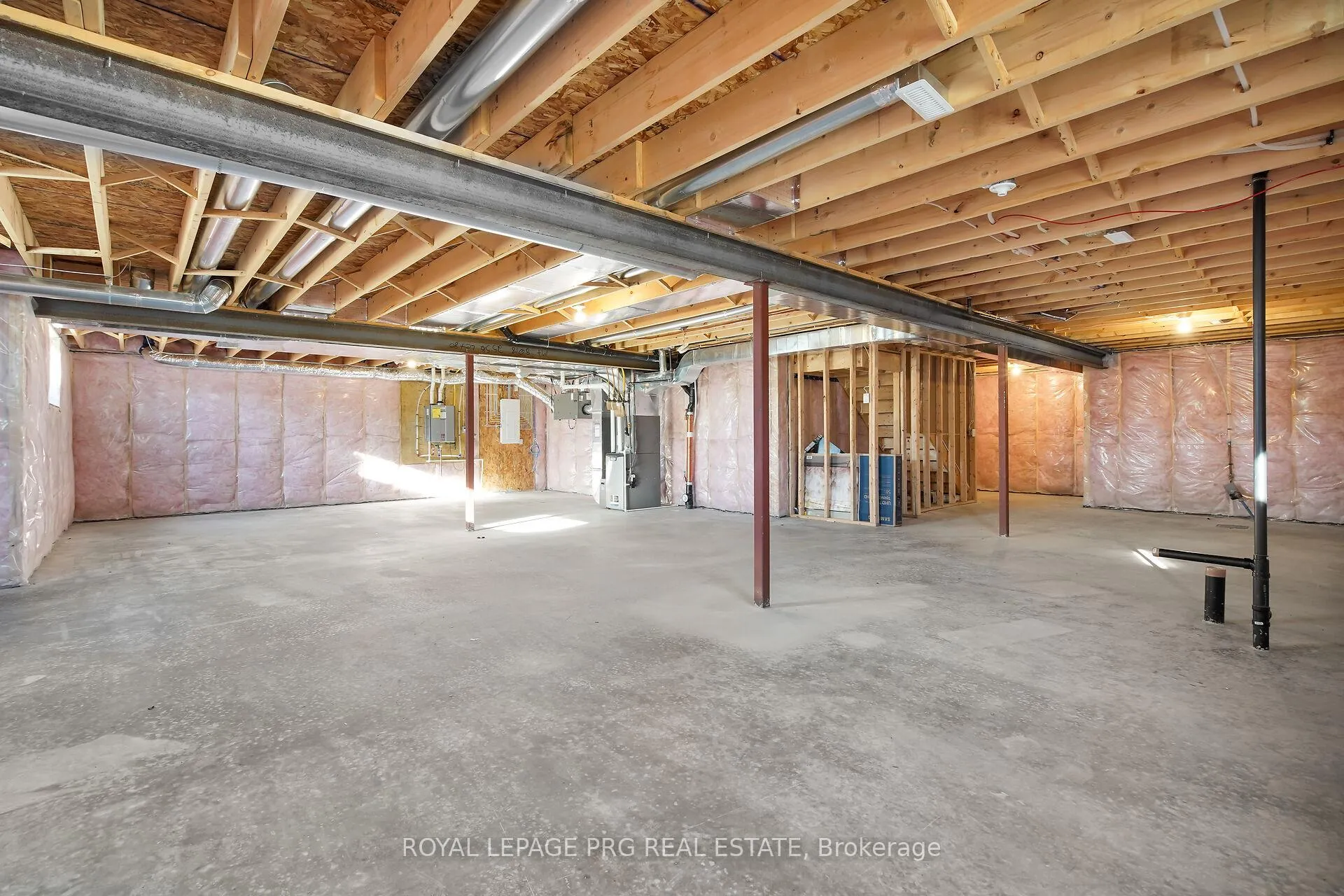 Photo 38 of 649 Tull Street, Strathroy-Caradoc, Rural Strathroy-Caradoc — HOMEH