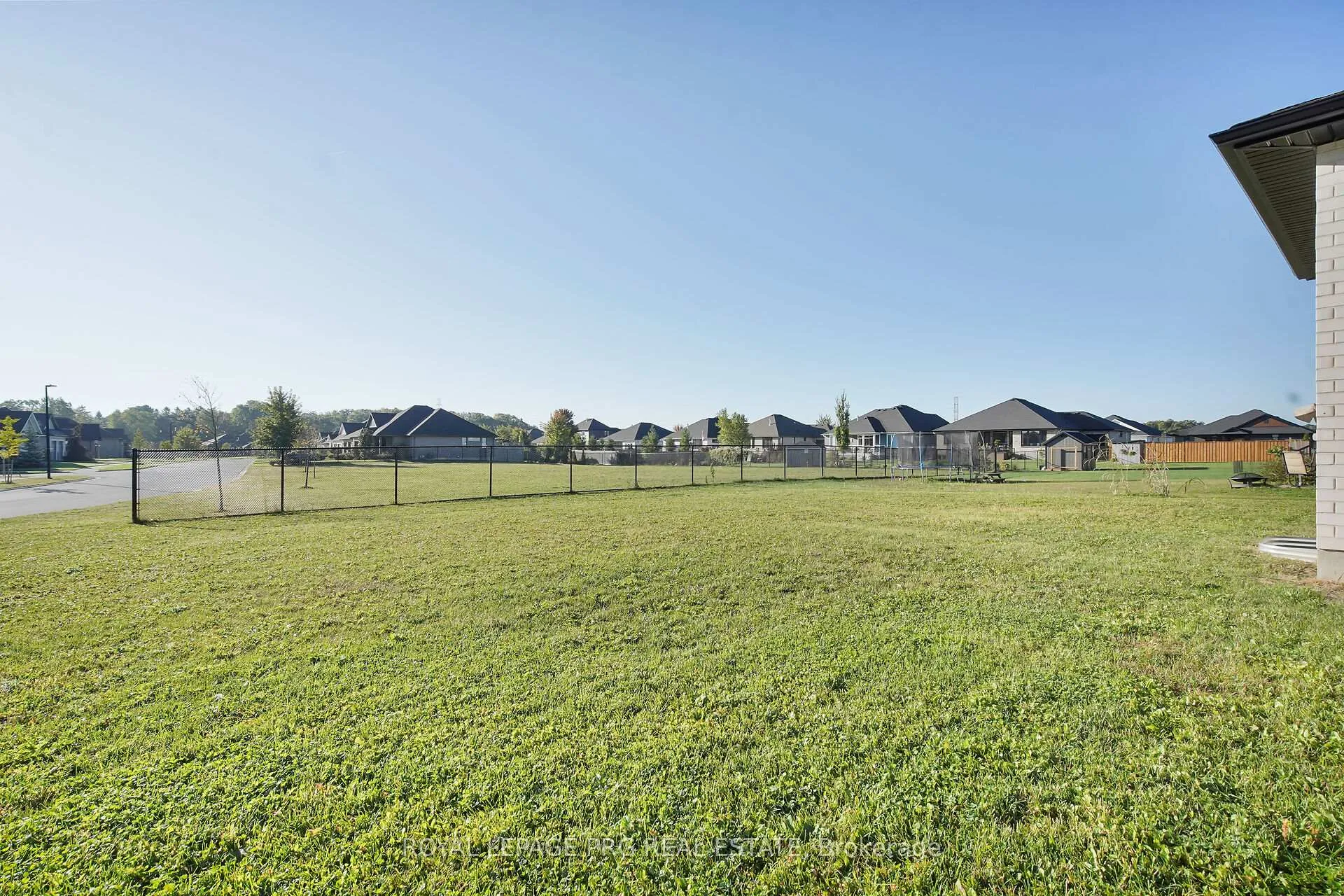 Photo 43 of 649 Tull Street, Strathroy-Caradoc, Rural Strathroy-Caradoc — HOMEH