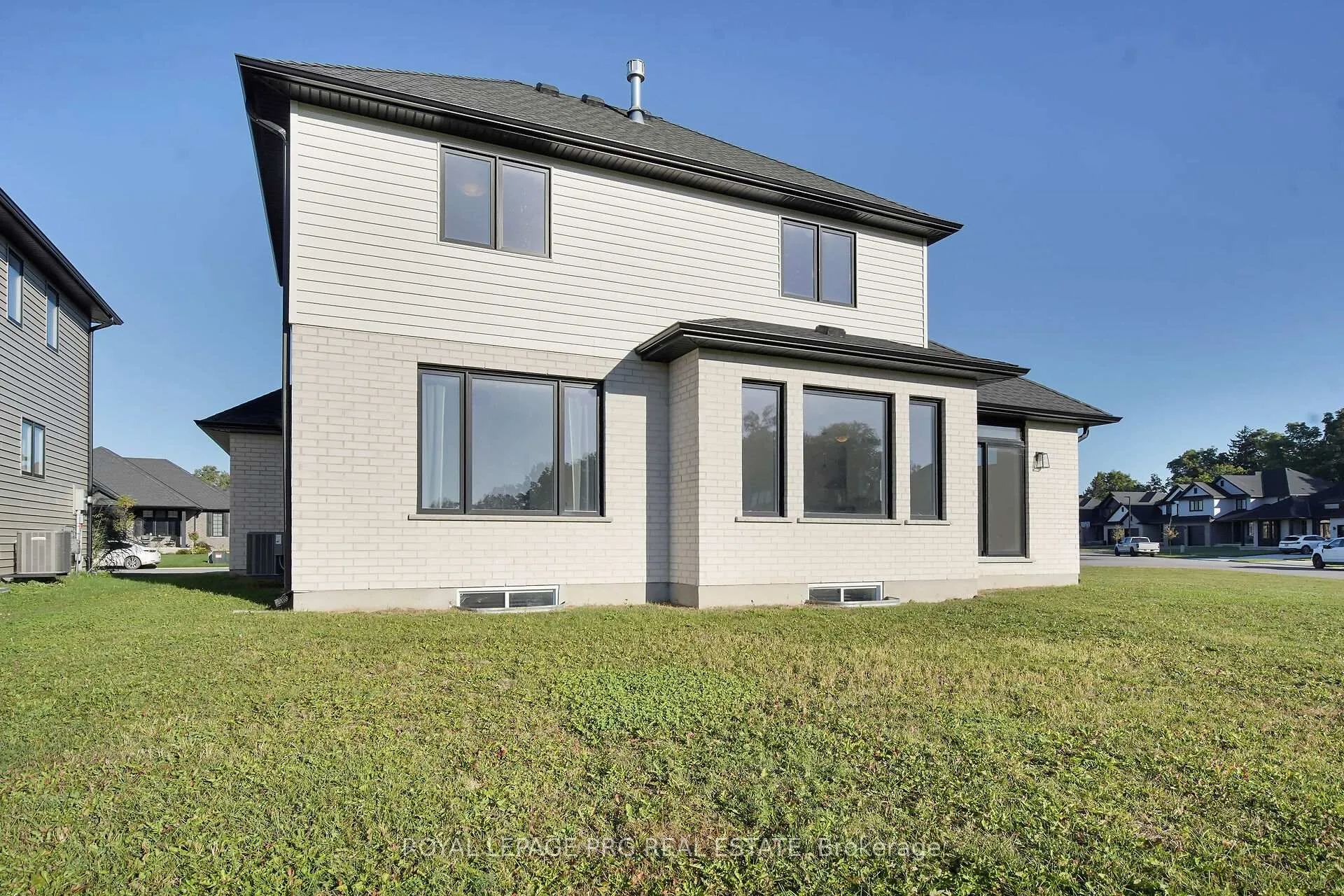 Photo 45 of 649 Tull Street, Strathroy-Caradoc, Rural Strathroy-Caradoc — HOMEH