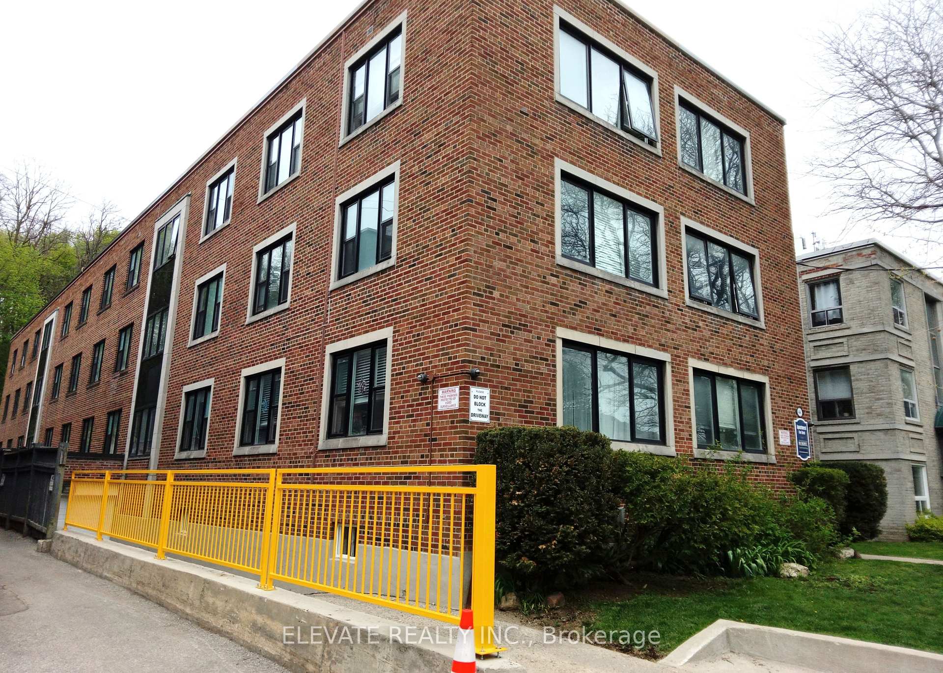 Photo 2 of Unit 14, 464 Summerhill Avenue, Toronto, Rosedale-Moore Park — HOMEH