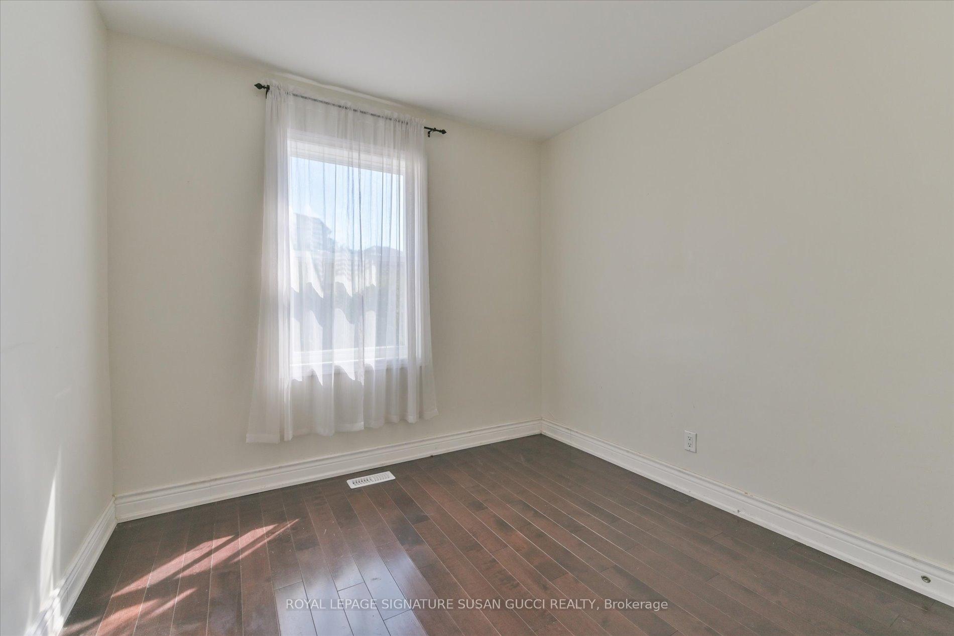 Photo 10 of 127 Furnival Road, Toronto, O'Connor-Parkview — HOMEH