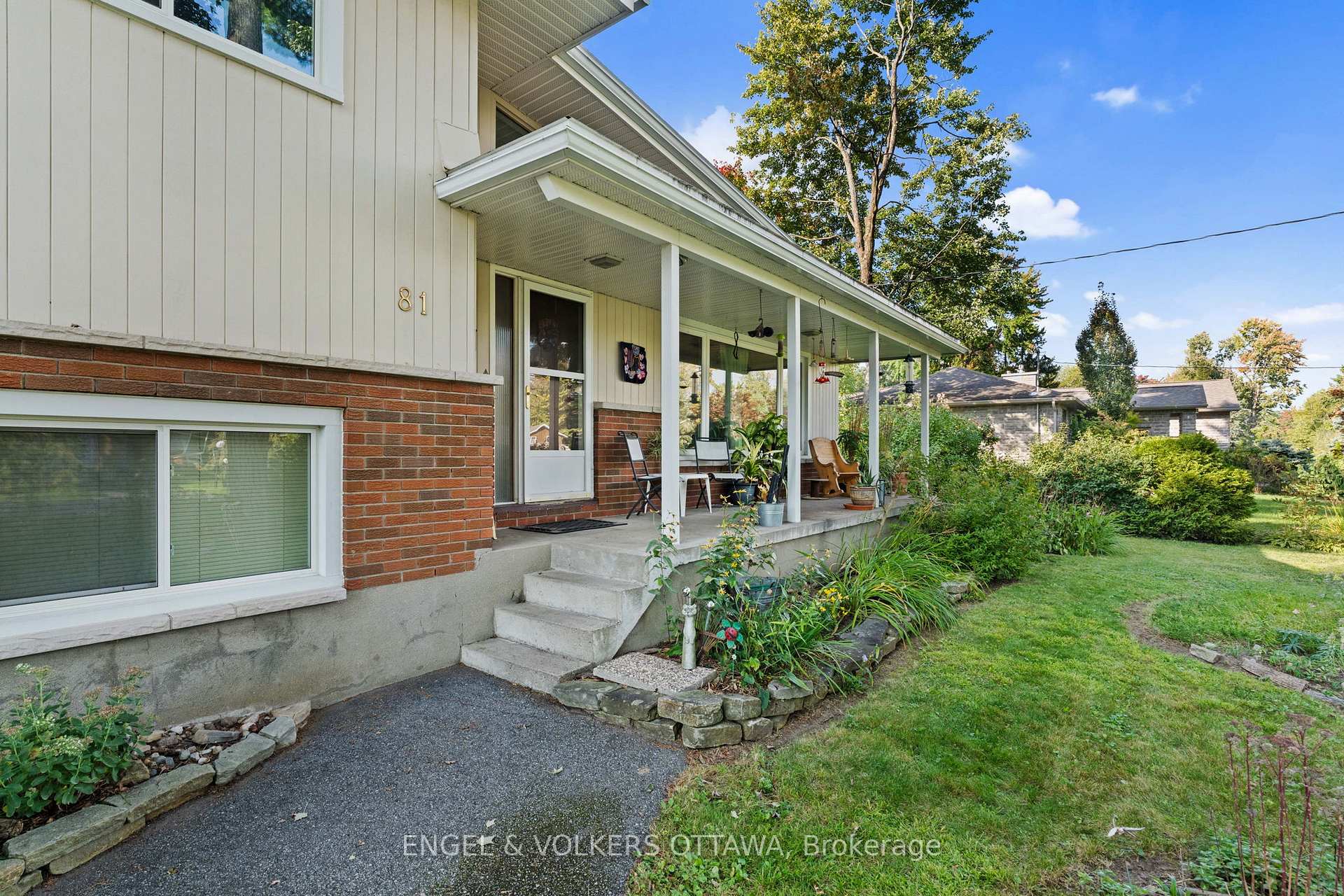 Photo 3 of 81 Grenfell Crescent, Ottawa, Grenfell Glen — HOMEH