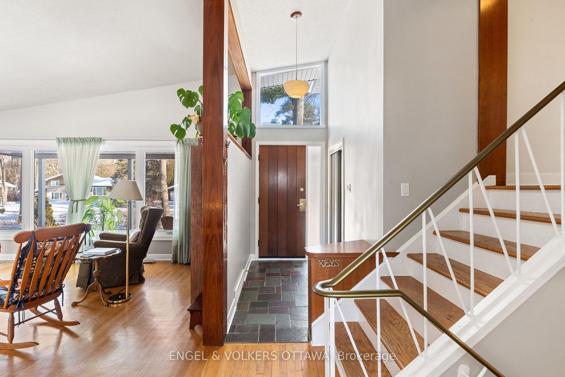 Photo 4 of 81 Grenfell Crescent, Ottawa, Grenfell Glen — HOMEH