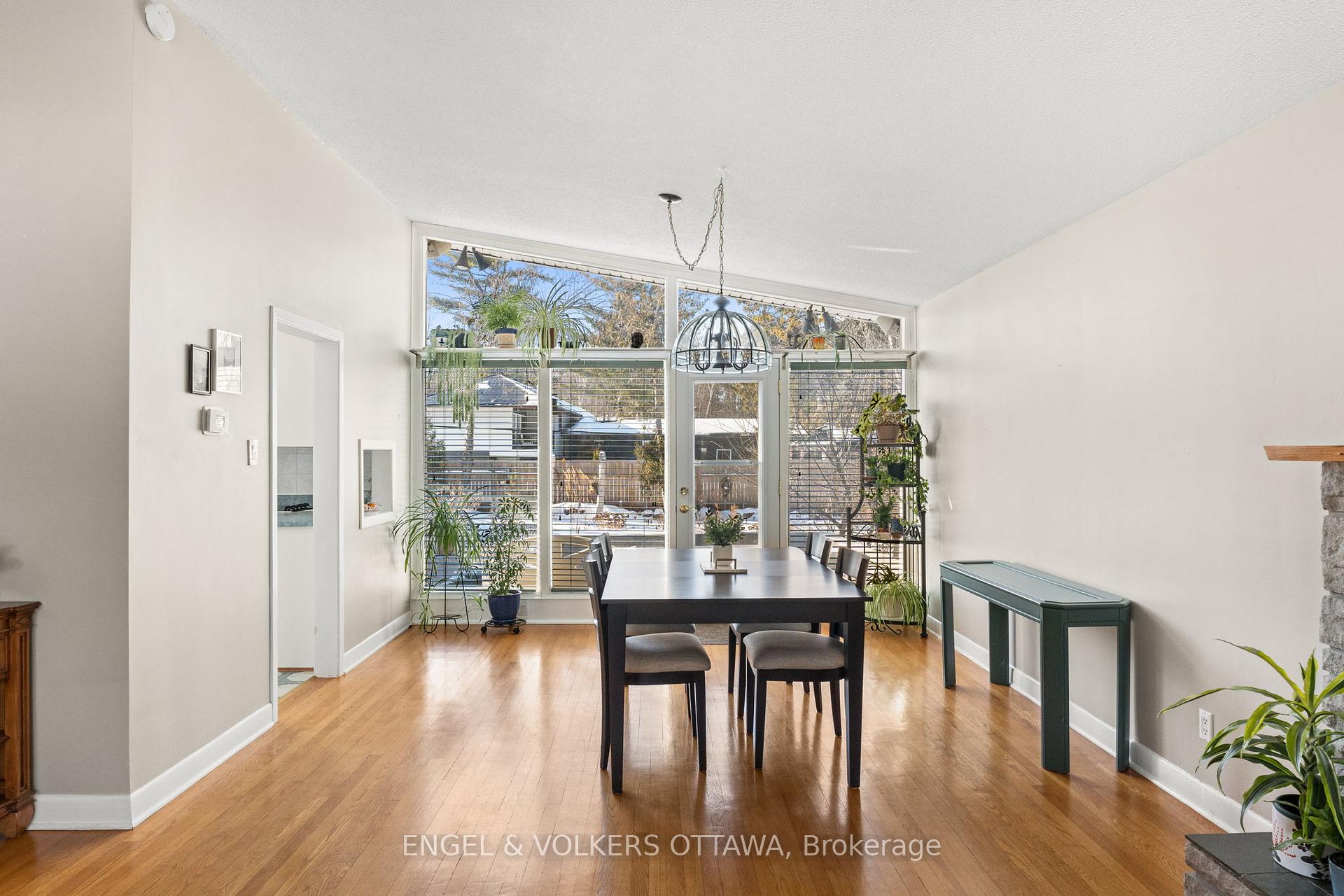 Photo 8 of 81 Grenfell Crescent, Ottawa, Grenfell Glen — HOMEH