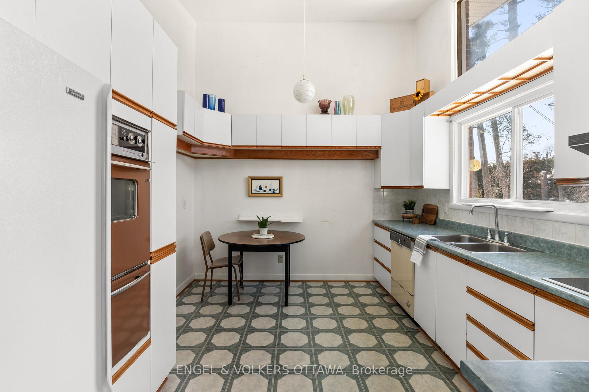 Photo 10 of 81 Grenfell Crescent, Ottawa, Grenfell Glen — HOMEH