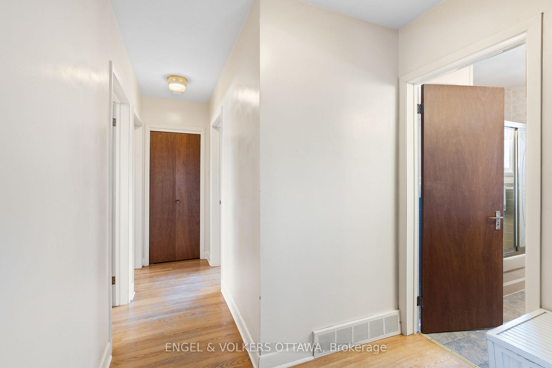 Photo 13 of 81 Grenfell Crescent, Ottawa, Grenfell Glen — HOMEH