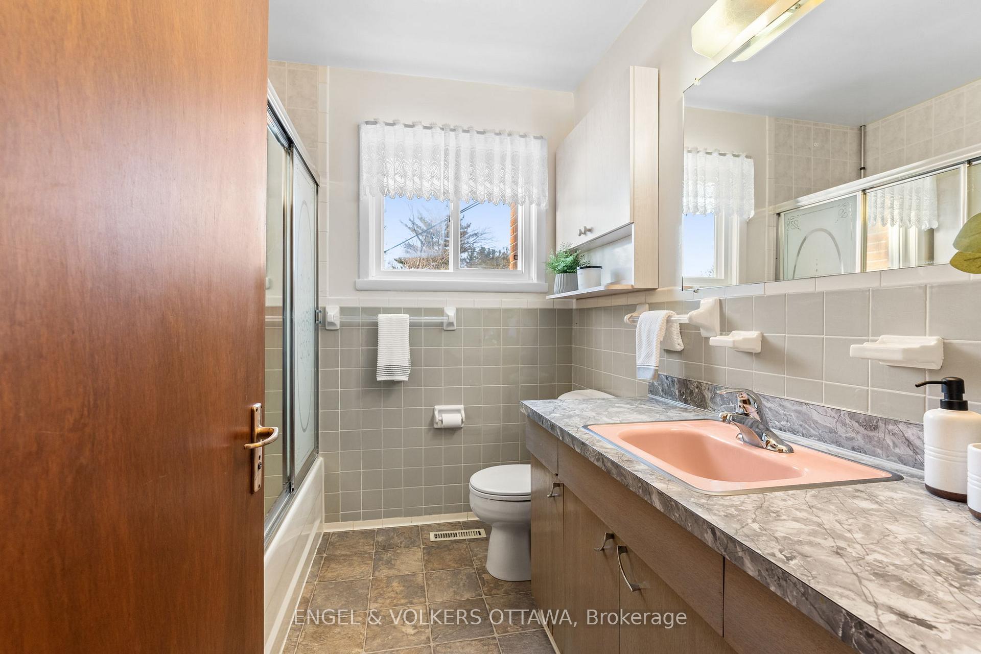 Photo 18 of 81 Grenfell Crescent, Ottawa, Grenfell Glen — HOMEH