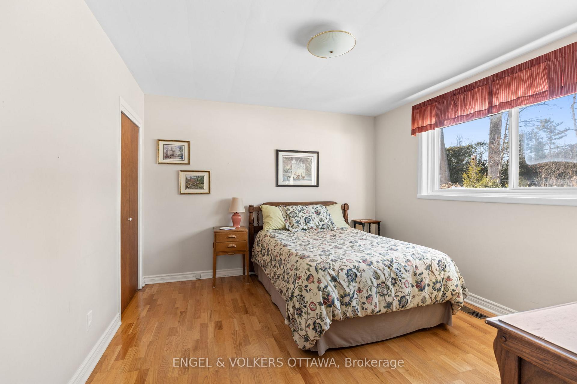Photo 19 of 81 Grenfell Crescent, Ottawa, Grenfell Glen — HOMEH