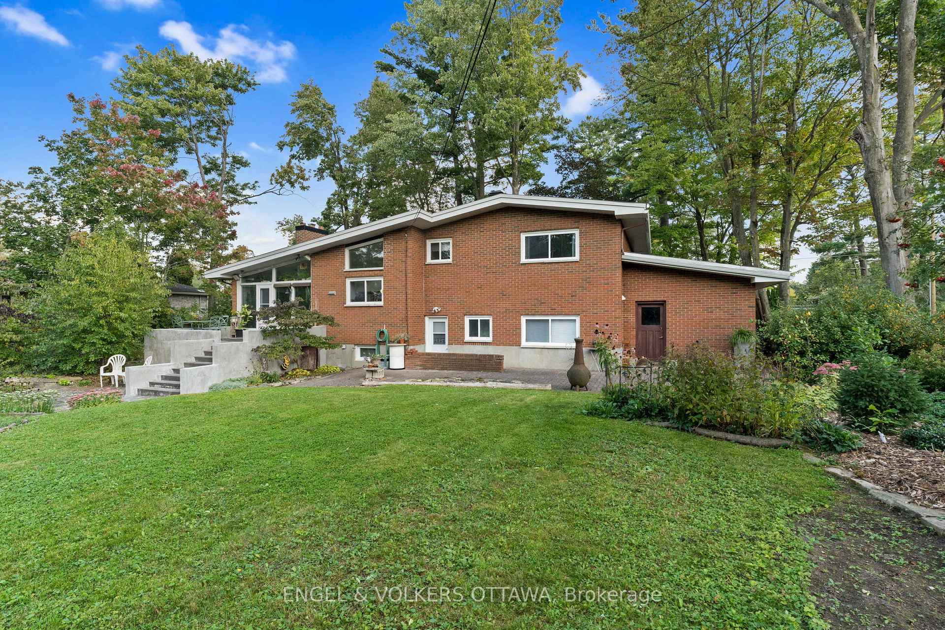 Photo 27 of 81 Grenfell Crescent, Ottawa, Grenfell Glen — HOMEH