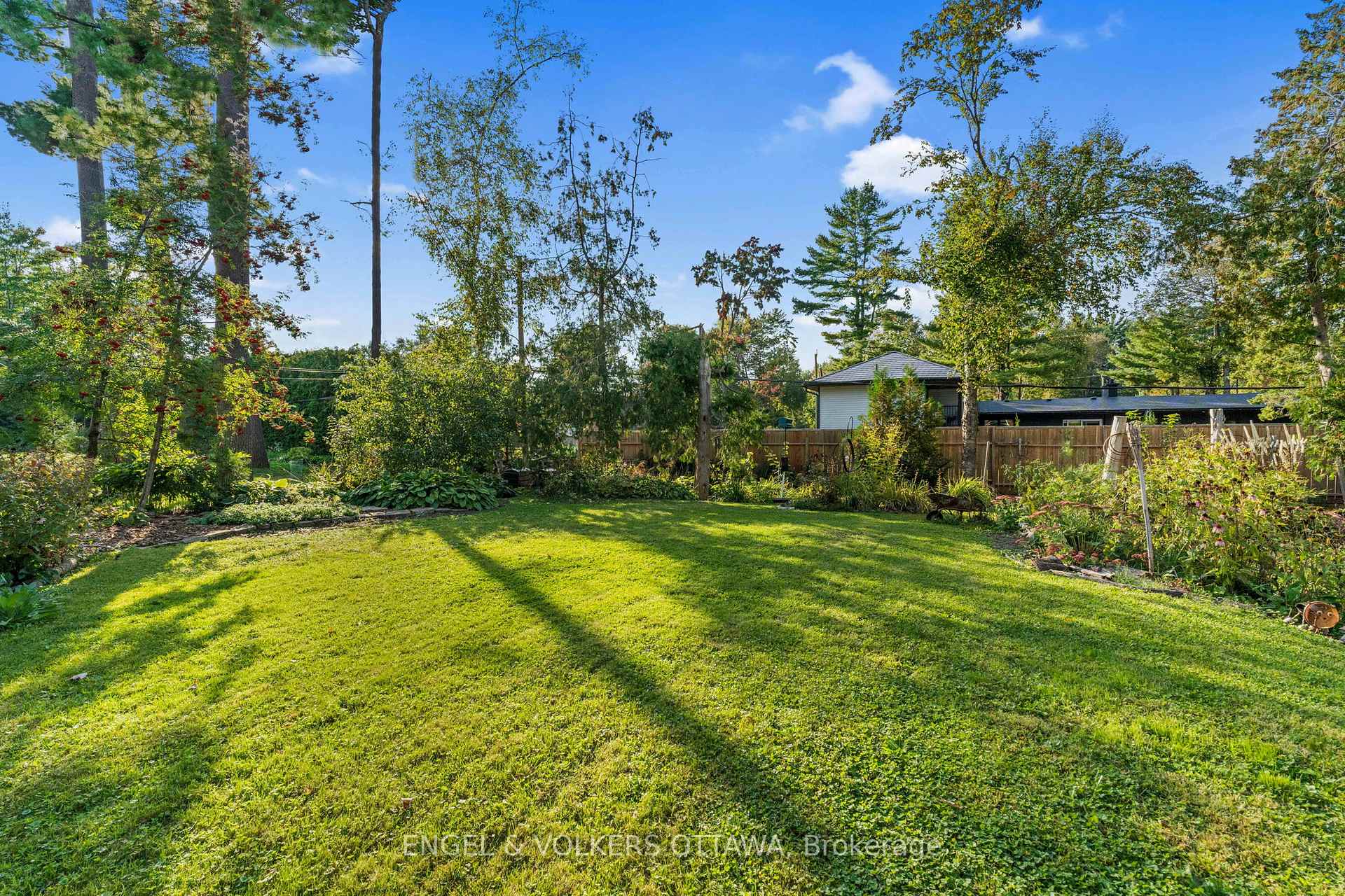 Photo 33 of 81 Grenfell Crescent, Ottawa, Grenfell Glen — HOMEH