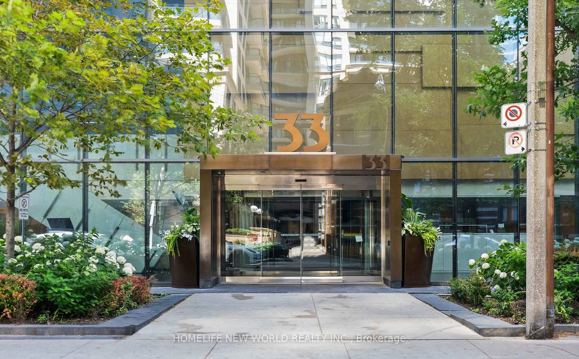 Photo 3 of Unit 2109, 33 Charles Street E, Toronto, Church-Yonge Corridor — HOMEH