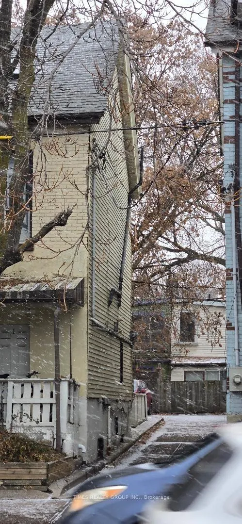 Photo 3 of 930 Dundas Street E, Toronto, South Riverdale — HOMEH