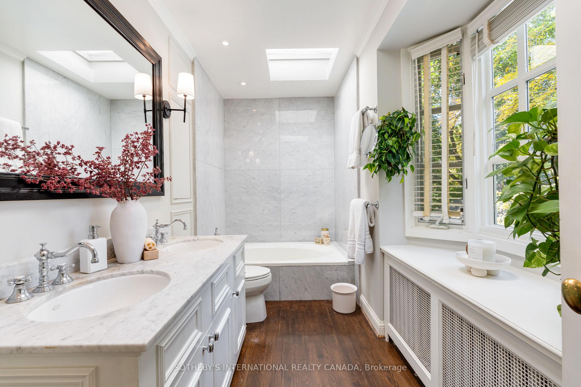 Photo 15 of 22 Binscarth Road, Toronto, Rosedale-Moore Park — HOMEH