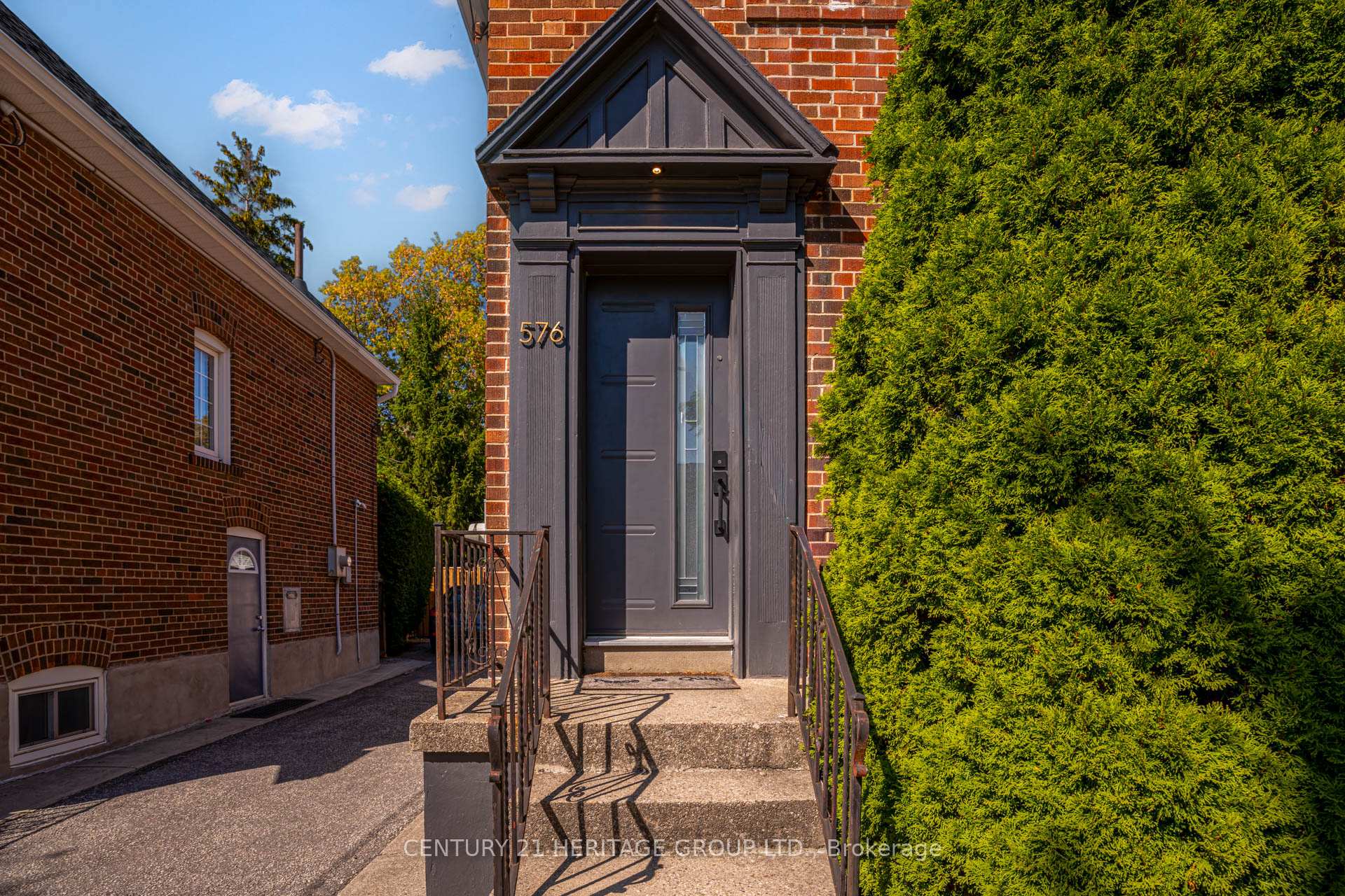 Photo 3 of 576 Broadway Avenue, Toronto, Leaside — HOMEH