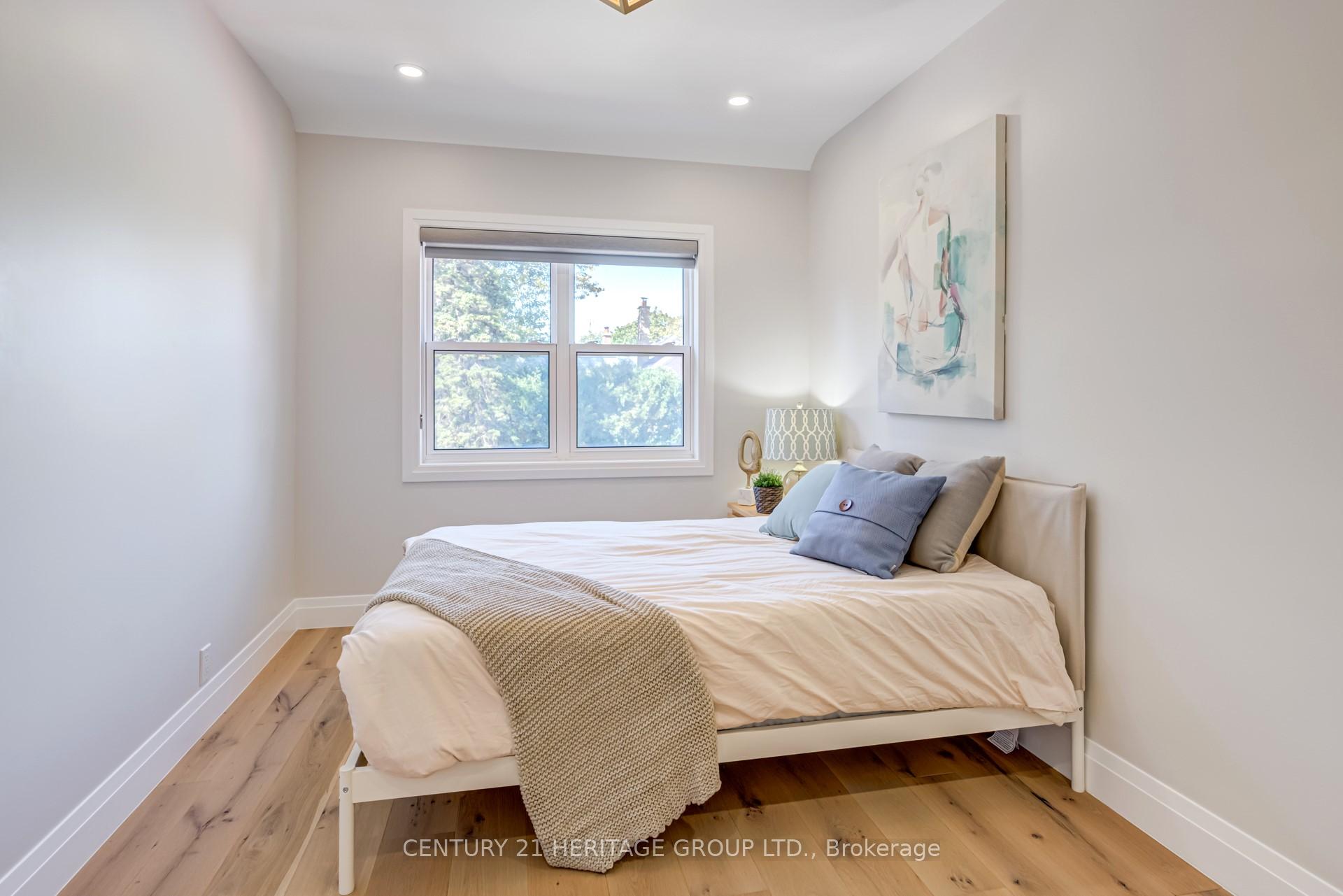 Photo 19 of 576 Broadway Avenue, Toronto, Leaside — HOMEH