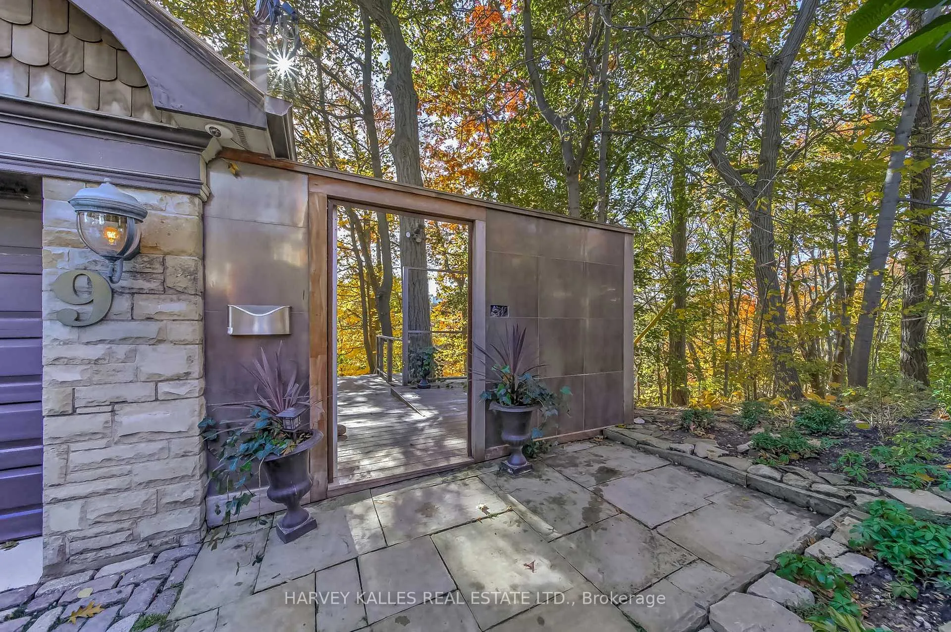 Photo 3 of 9 Beaumont Road, Toronto, Rosedale-Moore Park — HOMEH