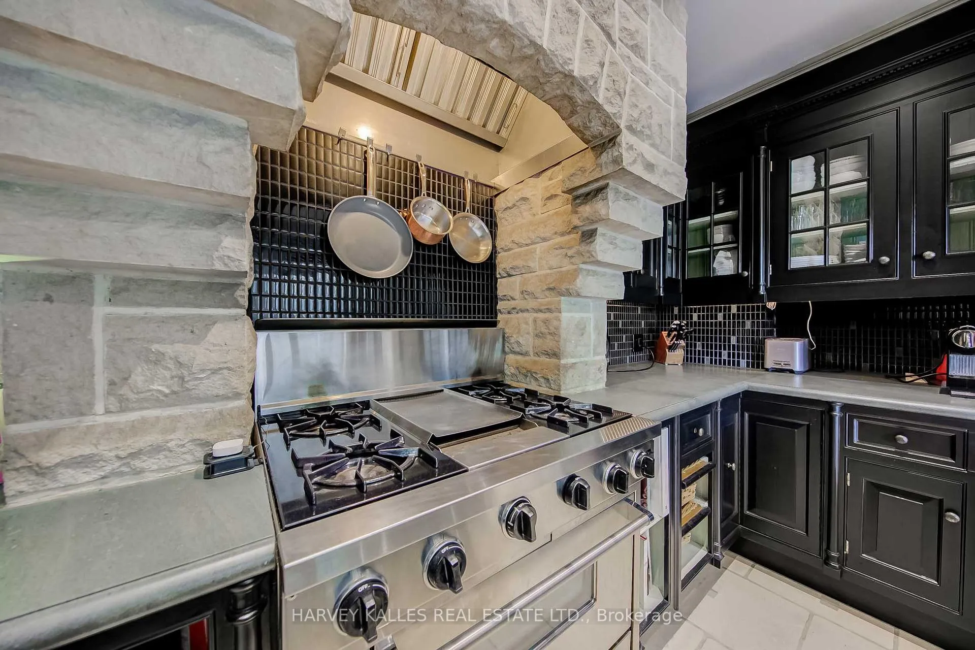 Photo 8 of 9 Beaumont Road, Toronto, Rosedale-Moore Park — HOMEH