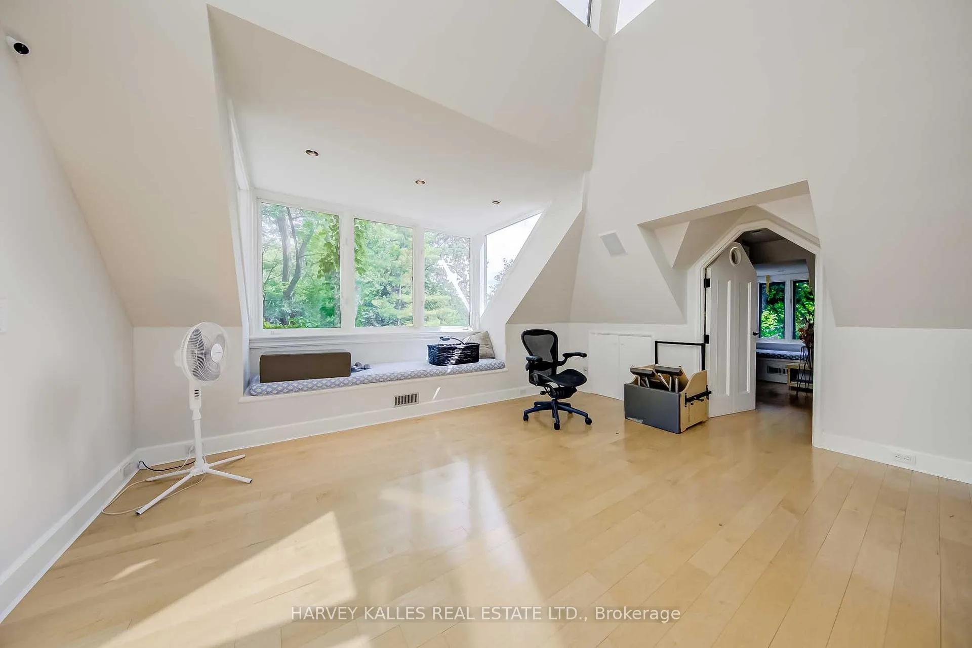 Photo 25 of 9 Beaumont Road, Toronto, Rosedale-Moore Park — HOMEH