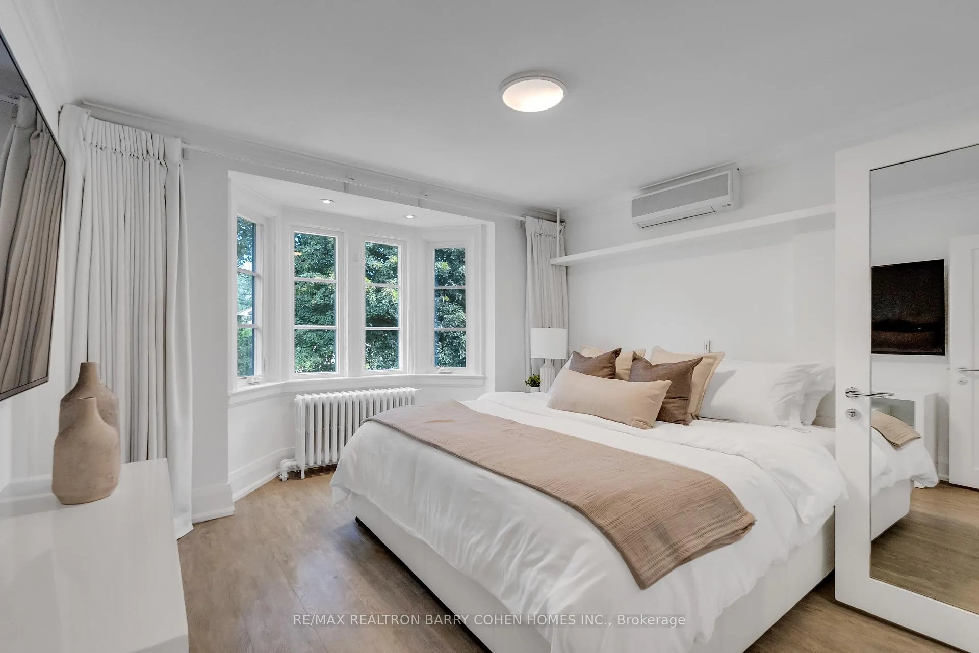 Photo 25 of 18 Astley Avenue, Toronto, Rosedale-Moore Park — HOMEH