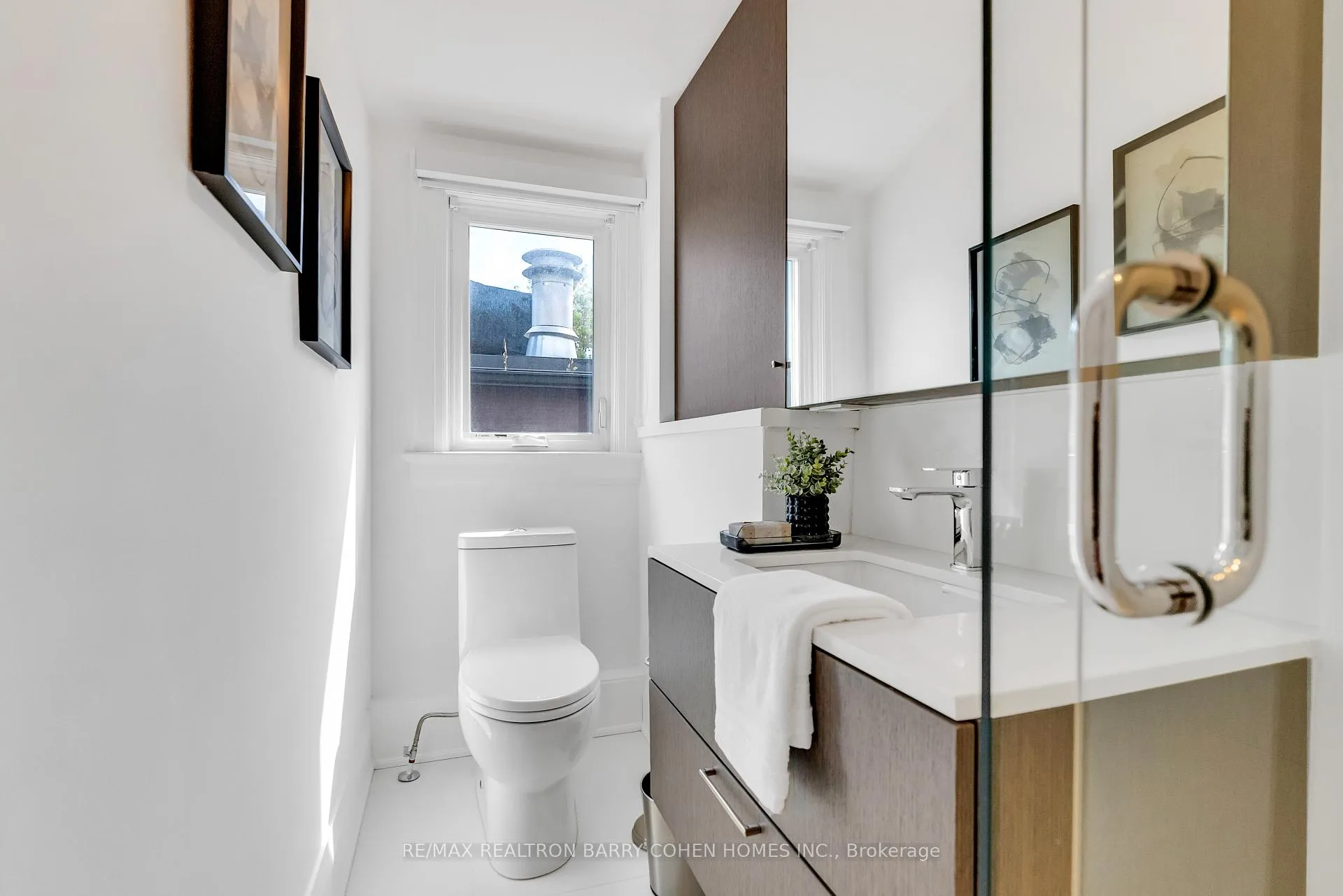 Photo 30 of 18 Astley Avenue, Toronto, Rosedale-Moore Park — HOMEH