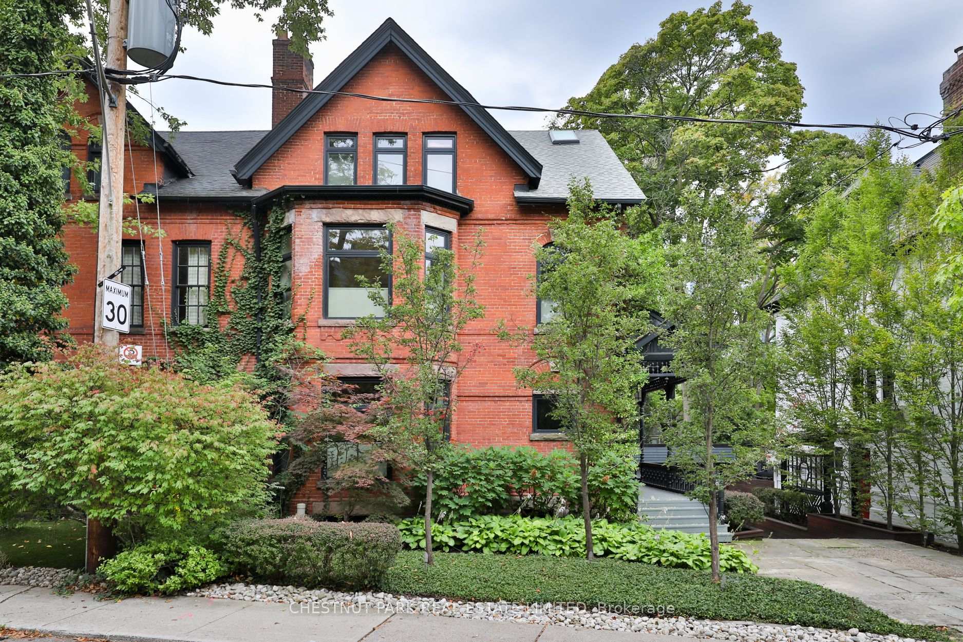 Photo 2 of 4 Meredith Crescent, Toronto, Rosedale-Moore Park — HOMEH