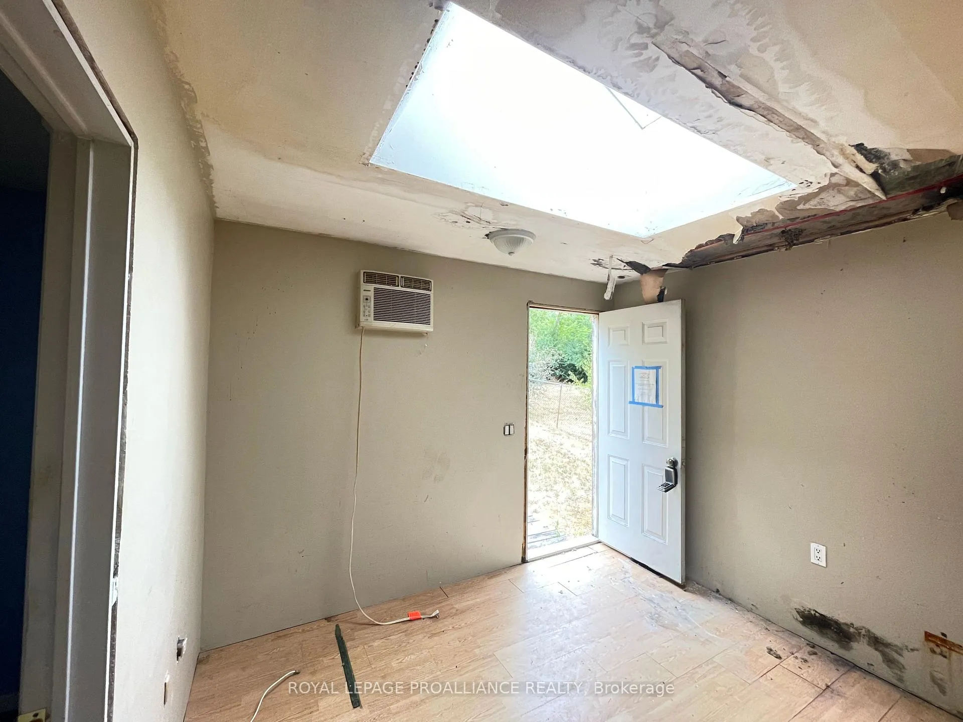 Photo 13 of 440 Bellevue Street, Peterborough, Northcrest Ward 5 — HOMEH