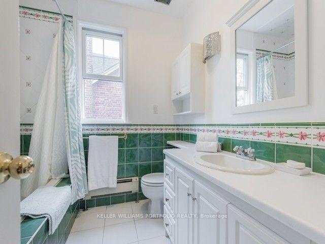 Photo 9 of 45 Sharron Drive, Toronto, Leaside — HOMEH