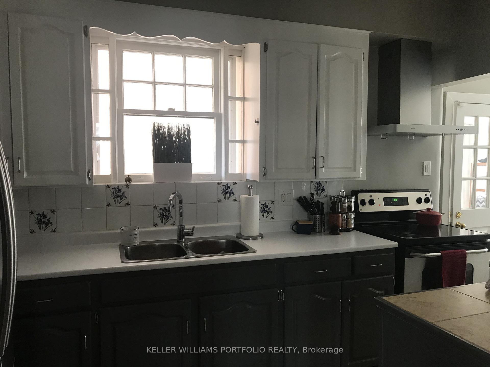 Photo 14 of 45 Sharron Drive, Toronto, Leaside — HOMEH