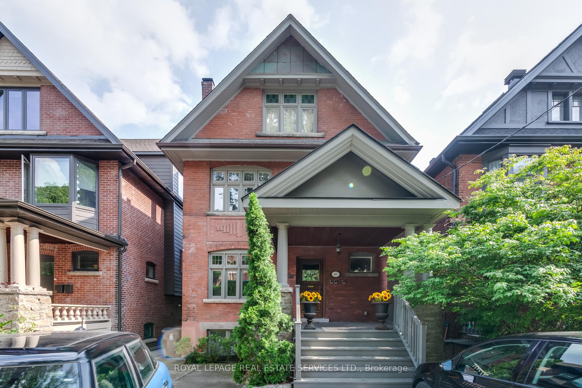 Front of 47 Woodlawn Avenue E