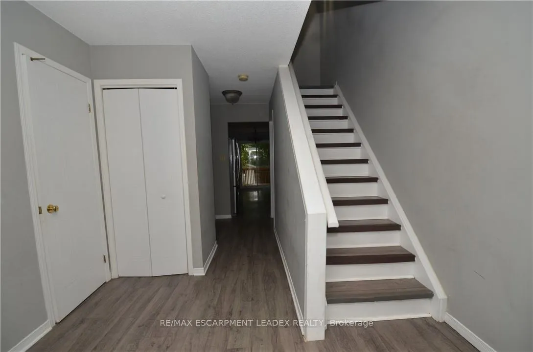 Photo 4 of 25 Devine Crescent, Thorold, Confederation Heights — HOMEH