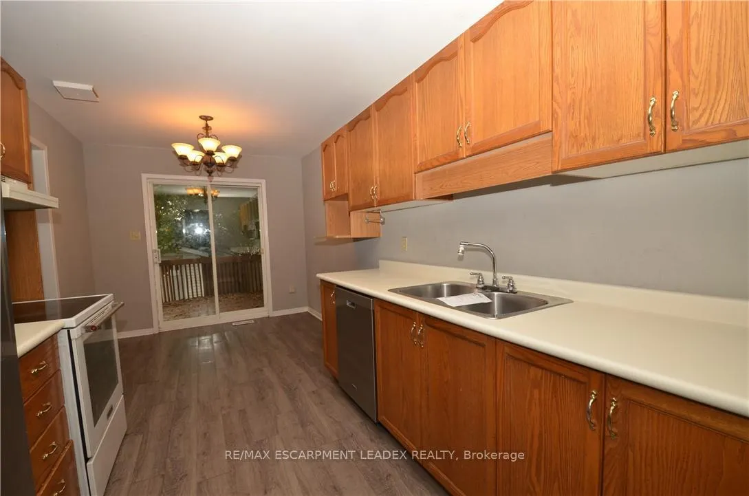 Photo 6 of 25 Devine Crescent, Thorold, Confederation Heights — HOMEH