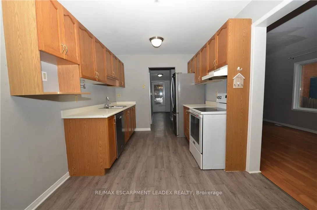 Photo 7 of 25 Devine Crescent, Thorold, Confederation Heights — HOMEH