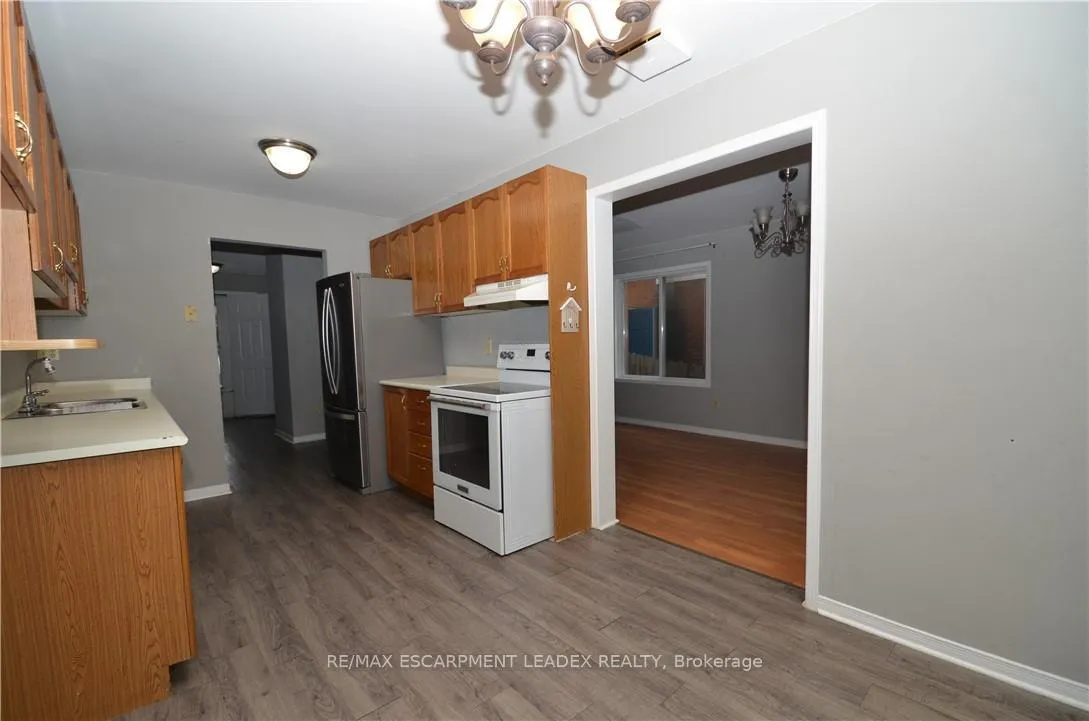 Photo 8 of 25 Devine Crescent, Thorold, Confederation Heights — HOMEH