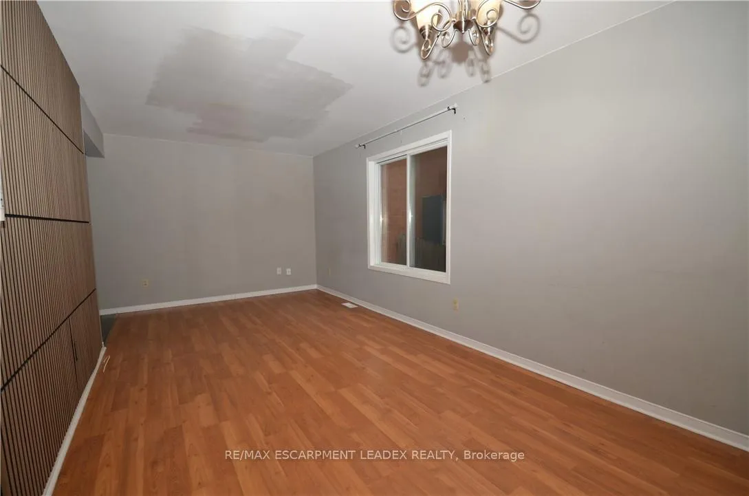 Photo 9 of 25 Devine Crescent, Thorold, Confederation Heights — HOMEH