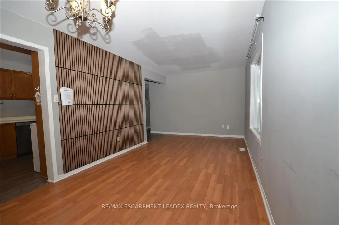 Photo 10 of 25 Devine Crescent, Thorold, Confederation Heights — HOMEH
