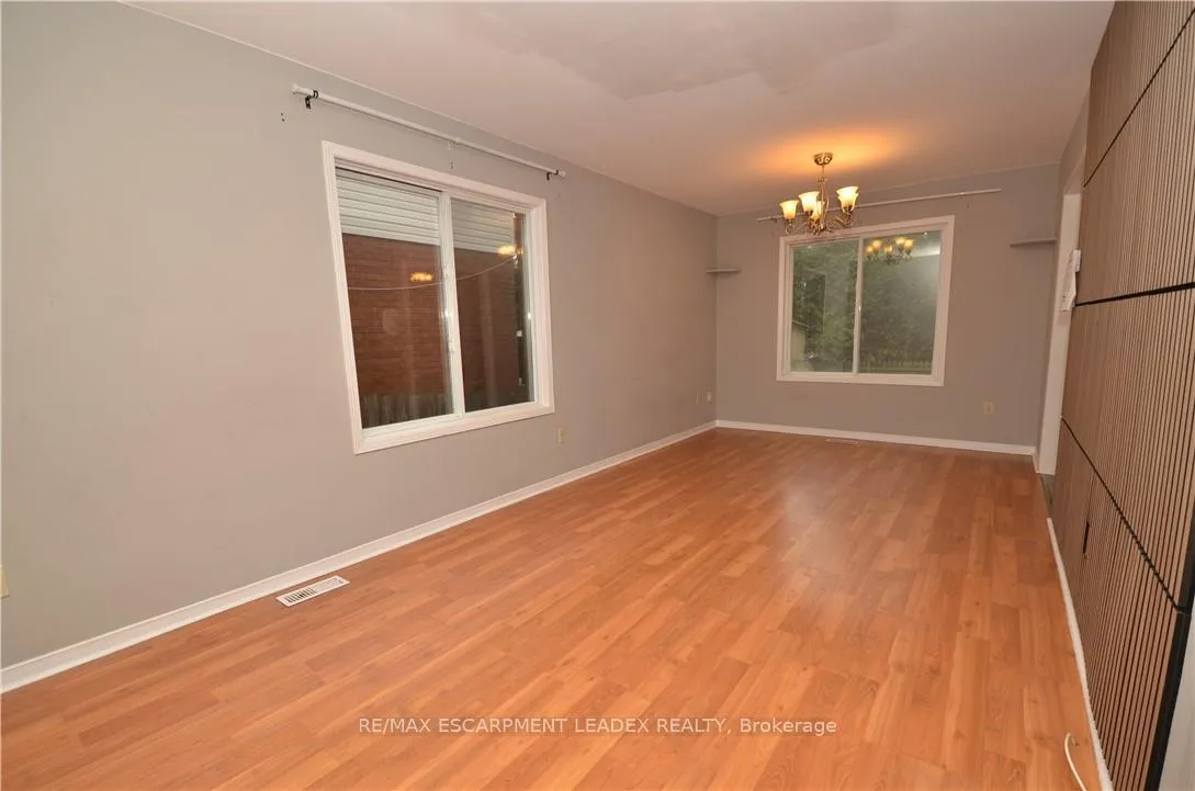 Photo 12 of 25 Devine Crescent, Thorold, Confederation Heights — HOMEH