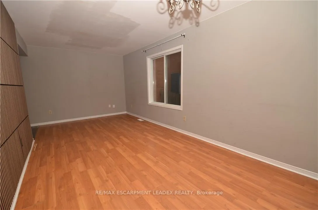 Photo 13 of 25 Devine Crescent, Thorold, Confederation Heights — HOMEH